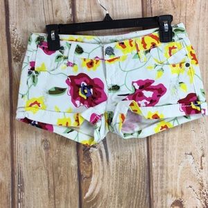 ➡️Vanilla Star Flowery Print Cuffed Short Size 3